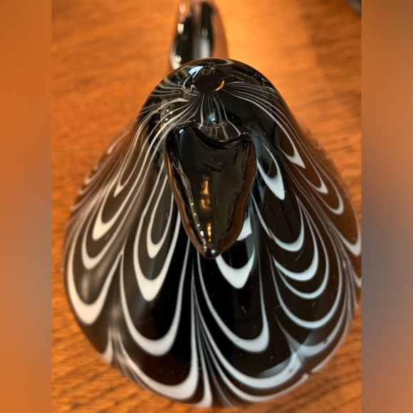 3 solid clear, black & white glass birds - Picture 6 of 12